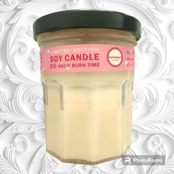 Mrs. Meyers Clean Day Soy Candle 4.8 oz Limited Edition Peppermint - Picture 1 of 5
